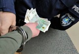 53-latek chciał wręczyć 50 euro policjantom z Myszkowa. Ci w zamian mieli odstąpić od czynności służbowych