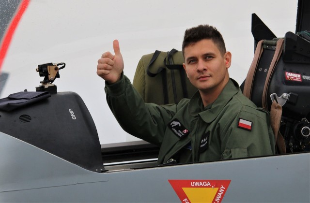 Nowym liderem Zespołu Akrobacyjnego Orlik jest kapitan Michał Jabłoński, 32 - letni radomianin.