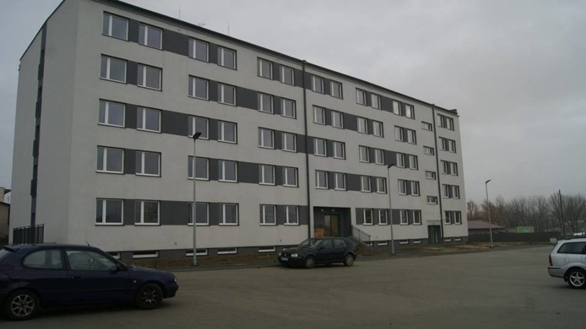 Burmistrz Wolbromia ogłosił nabór chętnych na wynajem mieszkania w byłym hotelu robotniczym