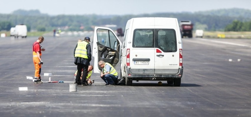 Lotnisko im. Lecha Wałęsy w Gdańsku było zamknięte. Prace budowlane na pasie startowym [ZDJĘCIA]