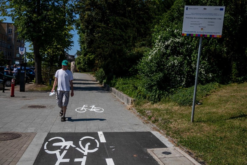 Powstały nowe odcinki ścieżek rowerowych przy ulicy...