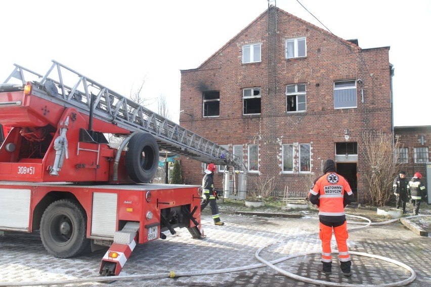 Wrocław: Pożar przy Rychtalskiej. Ewakuowana kobieta i...