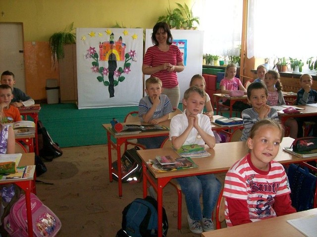 - W naszej szkole jest fajnie &#8211; mówią dzieci z I klasy Zespołu Szkół Samorządowych w Klwowie.