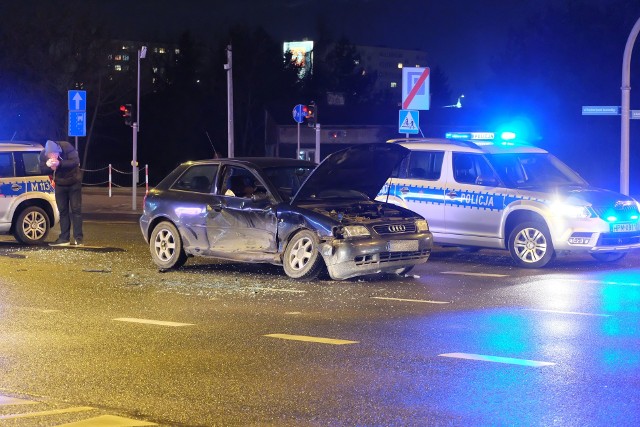 W wypadku na skrzyżowaniu Kaczorowskiego i Waszyngtona zderzyły się audi z bmw