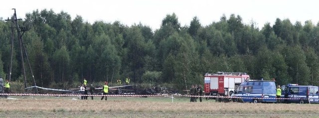 Na miejscu tragedii szczątki samolotu leżały porozrzucane w promieniu około 100 metrów.