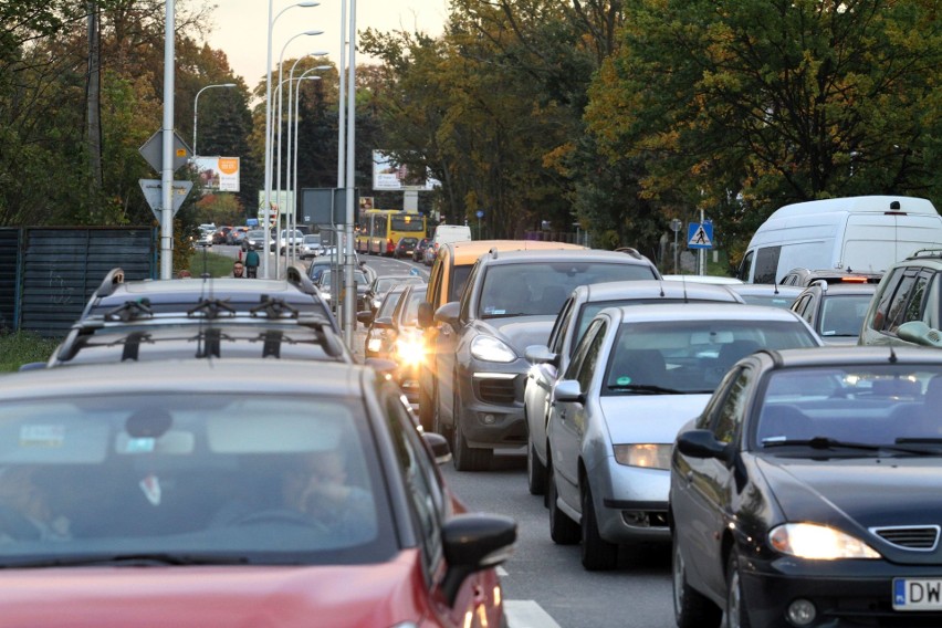 Kolejny biurowiec już gotowy. Jeszcze większe korki na Zwycięskiej? 