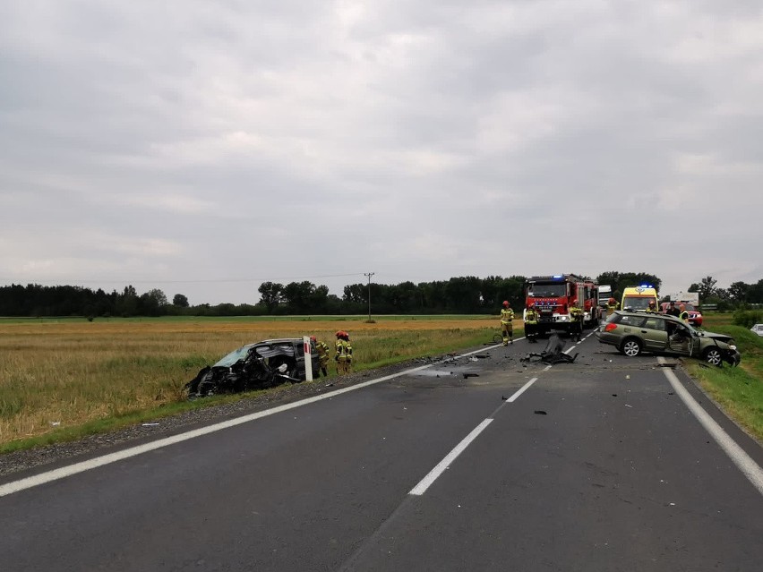Wypadek na DW 877 w Kuryłówce k. Leżajska. Ranni zostali kierowcy dwóch samochodów [ZDJĘCIA]
