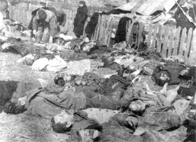 Szacuje się, że z rąk Ukraińców na Wołyniu i w Galicji Wschodniej zginęło ok. 100 tysięcy Polaków