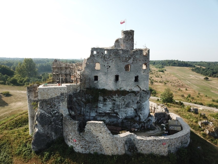 Rekonstrukcja zamku w Mirowie. Byliśmy w środku. Zobaczcie ZDJĘCIA 