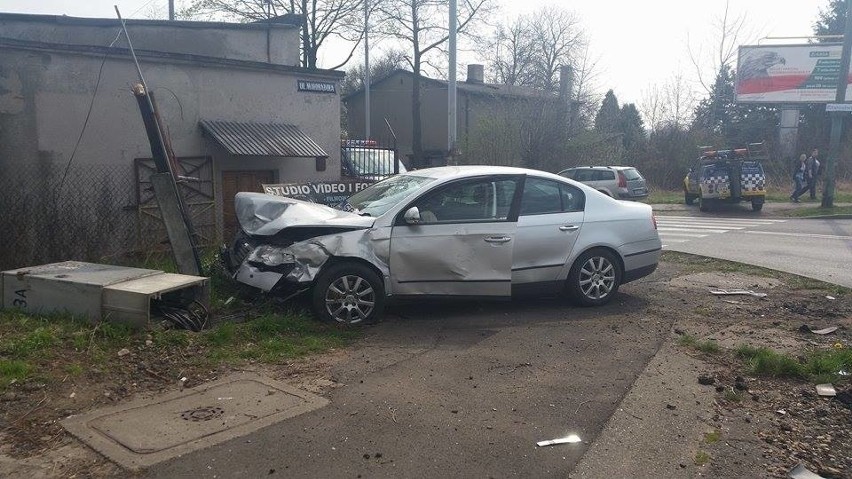 2 samochody zderzyły się na skrzyżowaniu Małobądzkiej z...