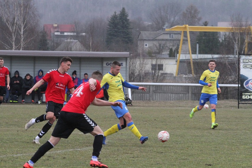 Trzecia liga. Ciekawy mecz w Daleszycach. Spartakus przegrał z Hutnikiem Kraków 0:1 [DUŻO ZDJĘĆ, WIDEO]