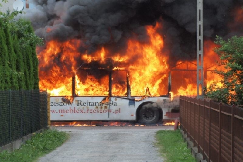 Pożar autobusu w Lutoryżu [ZDJĘCIA]