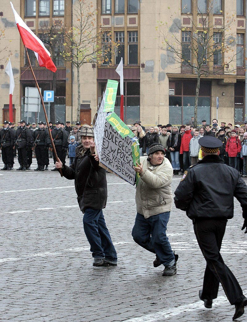 Glówne obchody Świeta Niepodleglości na placu Zwyciestwa  w...