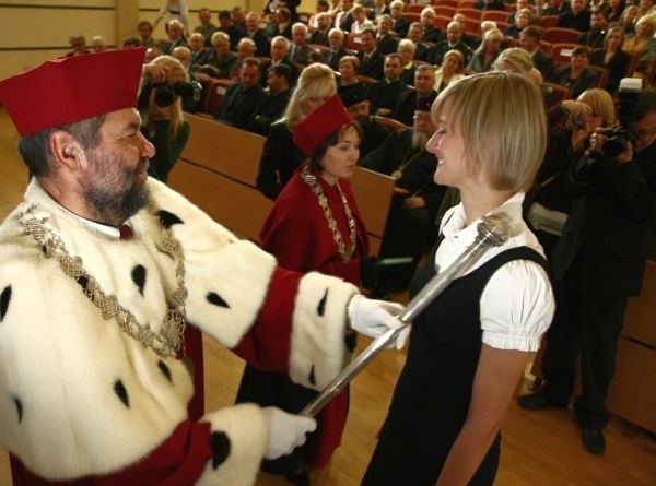 Martyna Gąsowska (na zdjęciu)  zaczyna w tym roku naukę na uniwersytecie. Będzie studiować fizykę medyczną.