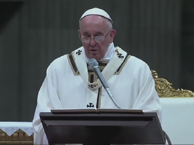 Papież Franciszek podczas pasterki w Watykanie