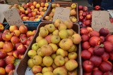 Piątkowy targ w Stalowej Woli. Jakie ceny owoców i warzyw? Zobacz zdjęcia