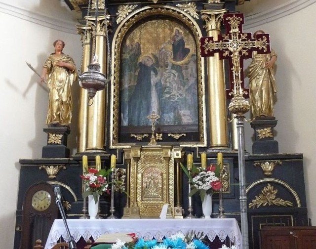 Na uwagę zasługuje znajdujący się na głównym ołtarzu obraz z około 1540 roku przedstawiający objawienie się Matki Bożej świętemu Jackowi.
