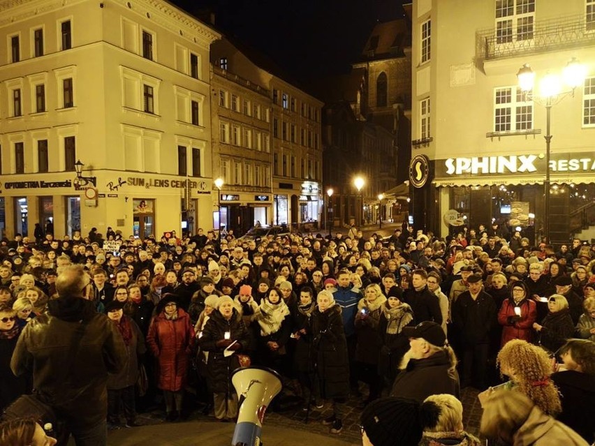 Tak wyglądał wczoraj wieczorem Rynek Staromiejski w Toruniu