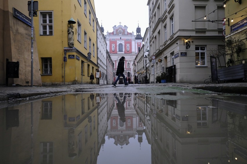 Tajne korytarze, efektowne krypty, budzące zadumę trumny....