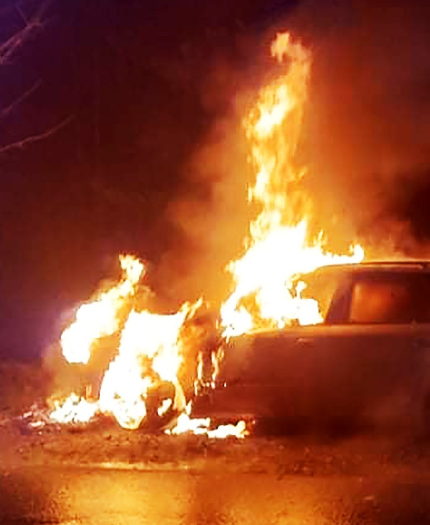 W Barcicach nocą spłonął samochód osobowy. Ogień był szybszy niż strażacy