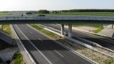 Budowa drogi ekspresowej S11 w województwie śląskim ruszy najwcześniej za kilka lat. Tymczasem pierwszy odcinek S11 w Opolskiem już otwarty