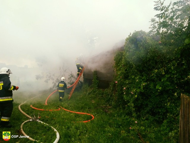 Ostra Góra. Pożar domu gasiły zastępy z sześciu jednostek straży pożarnej