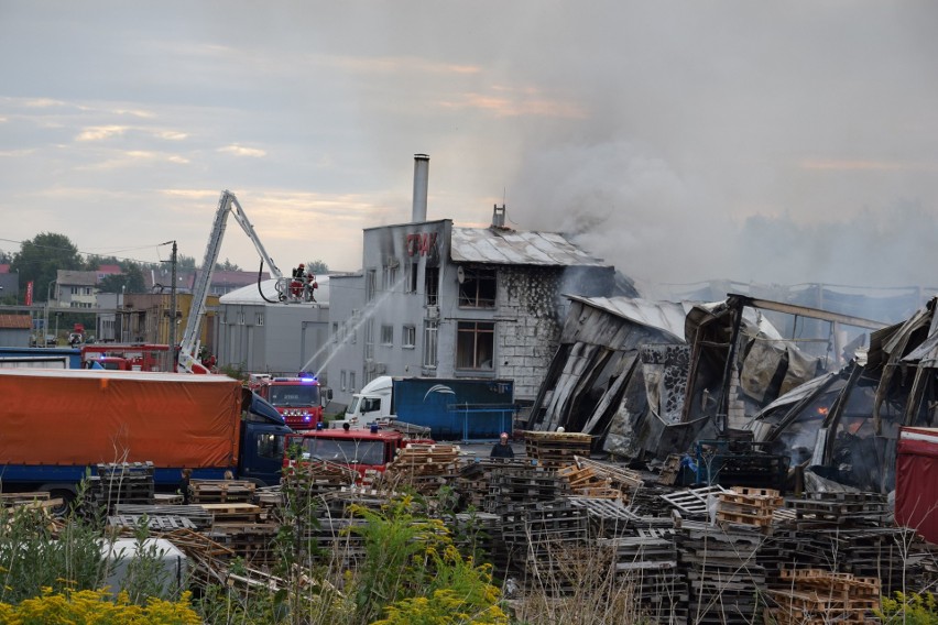 Pożar w Szczecinku w firmie OPAK