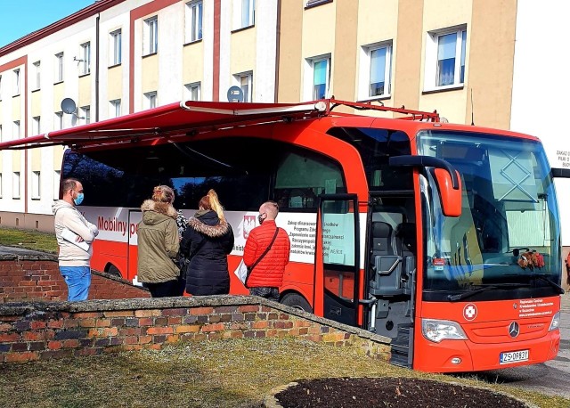 Do Mobilnego Punktu Poboru Krwi w Rosnowie zgłosiły się w ostatnią niedzielę 43 osoby, krew oddało 28 osób.