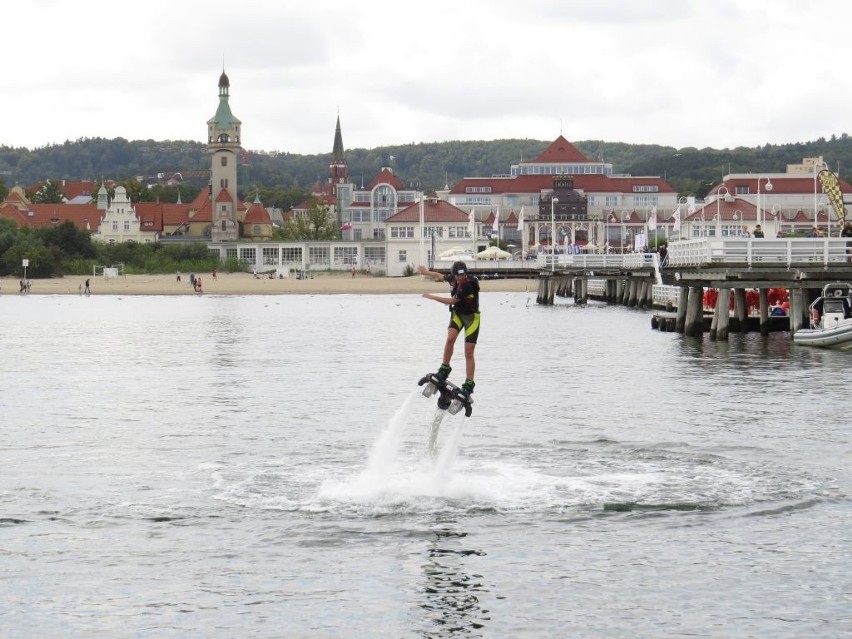 Flyboard. Co to jest? Zobacz efektowne zdjęcia! 