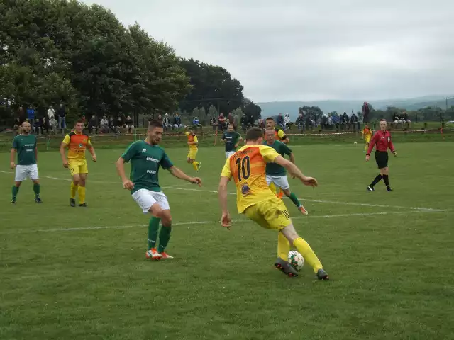 W niedzielnym meczu klasy A2 Rzeszów Pogórze Bachórz zremisowało u siebie z Unią Korniaktów 1:1. Polecamy zdjęcia z tego spotkania.