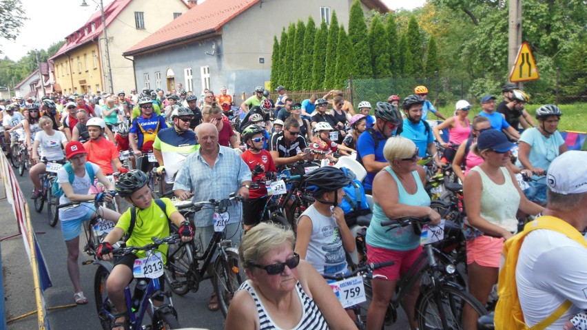 Alwernia. Rekordowa liczba 480 rowerzystów wzięła udział w Rodzinnym Rajdzie Rowerowym [ZDJĘCIA]