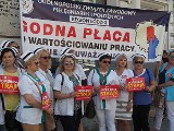 Pielęgniarki demonstrowały na ul. Piotrkowskiej. Ostrzegawczy strajk pielęgniarek i położnych