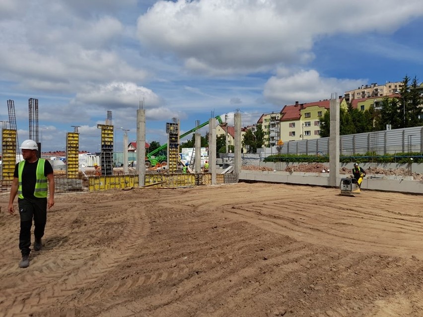 Trwa budowa sklepu sieci Lidl przy ulicy Piekoszowskiej w...