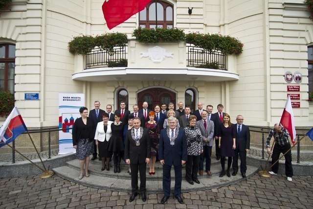 Pamiątkowe zdjęcie odchodzącej rady