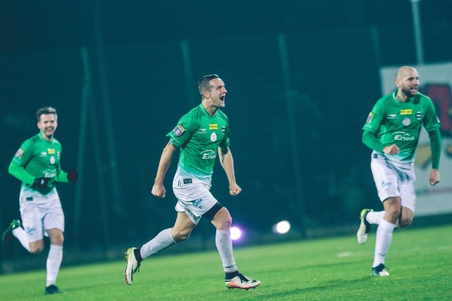 W pojedynku 1/16 finału Fortuna Pucharu Polski piłkarze Radomiaka Radom wygrali na wyjeździe 1:0 z 2-ligową Pogonią Siedlce. Bramkę dla zielonych na wagę awansu do kolejnej rundy zdobył Damian Jakubik w ostatniej akcji meczu.Zobacz zdjęcia z meczu>>>