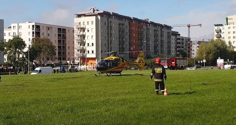 Kraków. Pogorszył się stan dwulatek, które wypadły z okna. W szpitalu przechodzą operacje