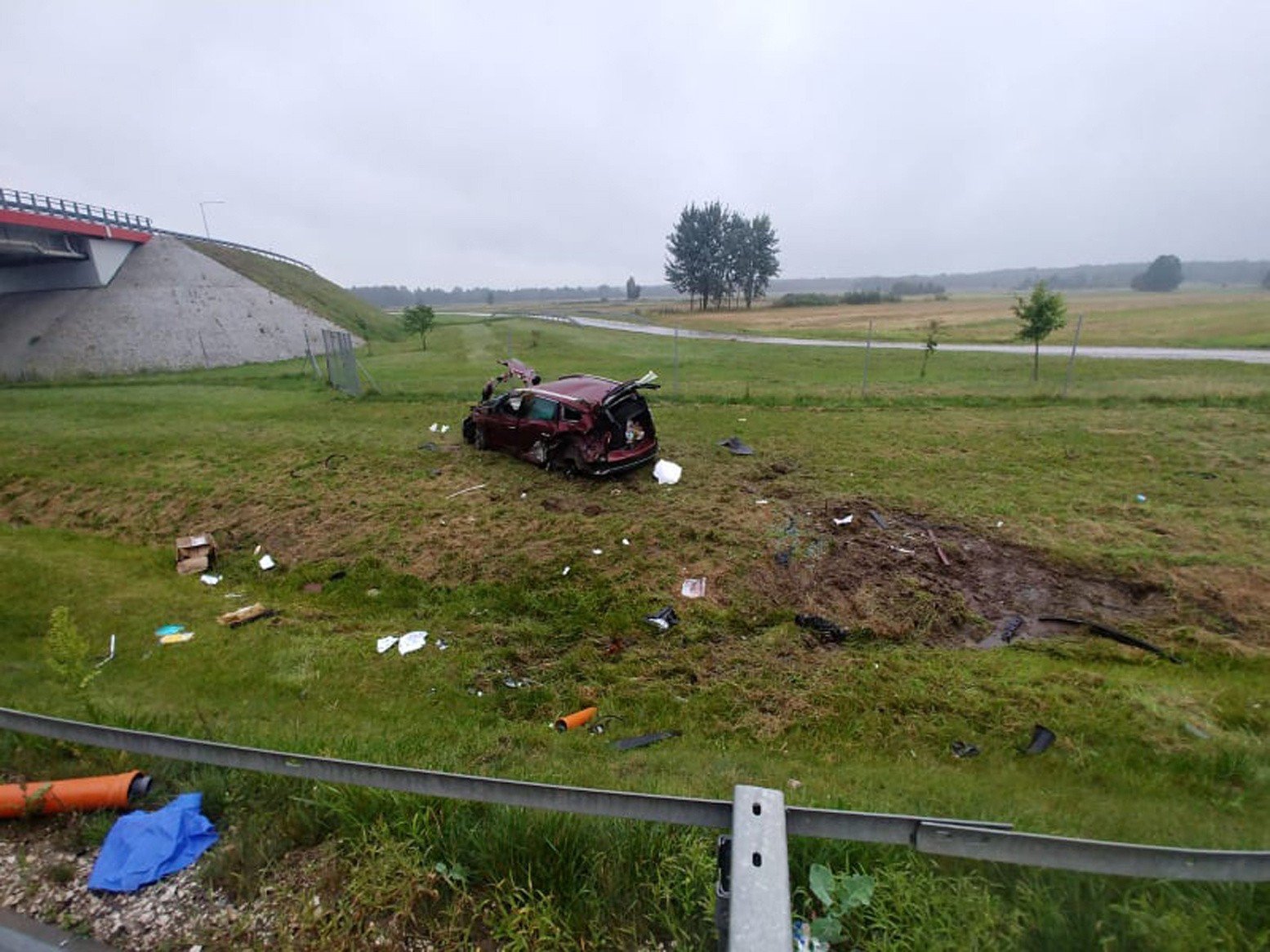 Wypadek na A1 koło Łodzi. W pobliżu węzła Stryków samochód
