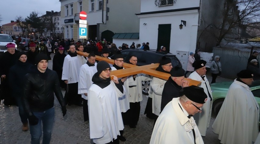 Miejska Droga Krzyżowa we wtorek 26 marca przejdzie ulicami Kielc. Rozpocznie się przy kościele świętego Wojciecha
