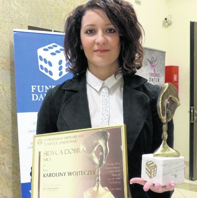 Dominika Białobrzewska z Wtórpolu w imieniu Karoliny Wojteczek odebrała statuetkę. 