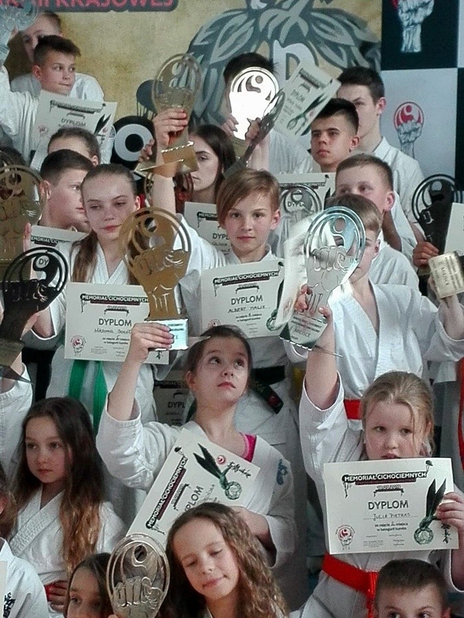 Triumf karateków Skarżyskiego Klubu Sportów Walki w Memoriale Cichociemnych