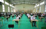 Trwa matura z matematyki. W Łodzi egzamin po raz pierwszy pisze ponad 5 tysięcy absolwentów liceów i techników