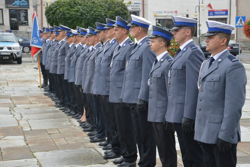 Proszowice. Policjanci świętowali swoje stulecie na Rynku