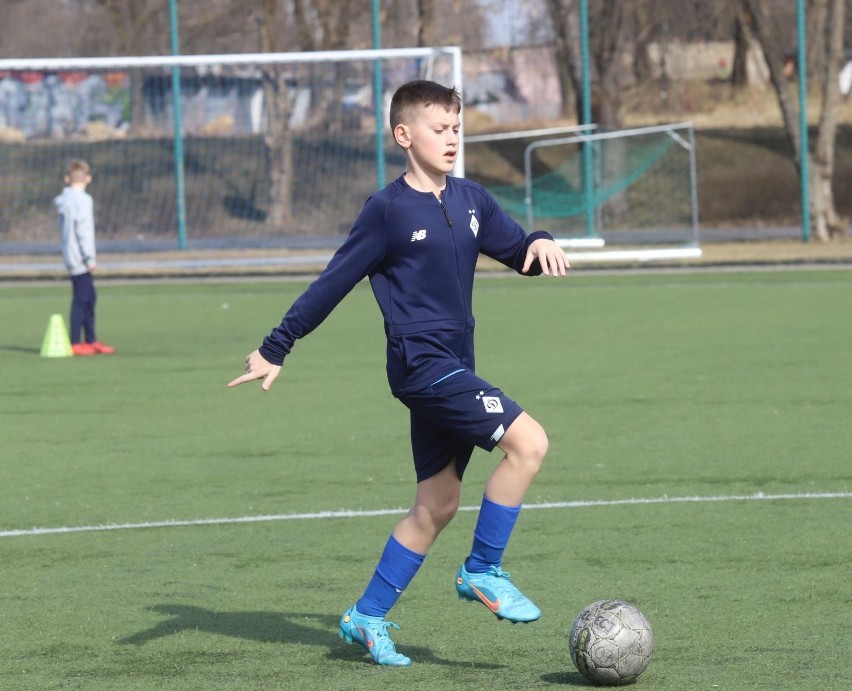 Młodzi piłkarze Dynama Kijów trenują i mieszkają na...