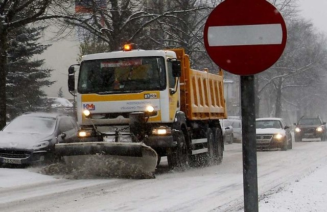 Na drogi w naszym regionie wyjechały solarki i pługosolarki.