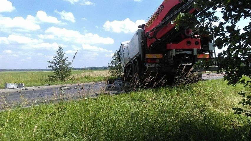Łosinka. Tragiczny wypadek na trasie Hajnówka - Białystok. Zginął kierowca osobówki (zdjęcia)