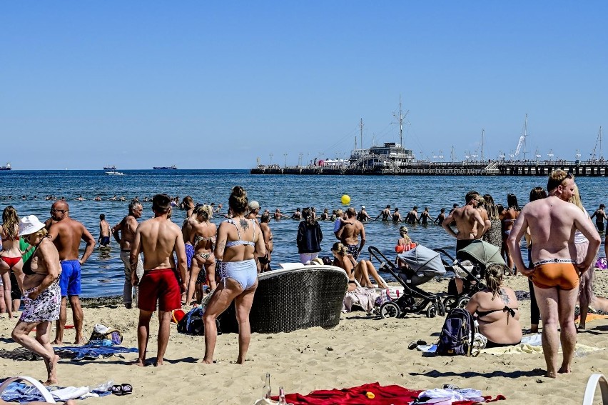 Poszukiwania zaginionej kobiety na plaży 18.07.2020....