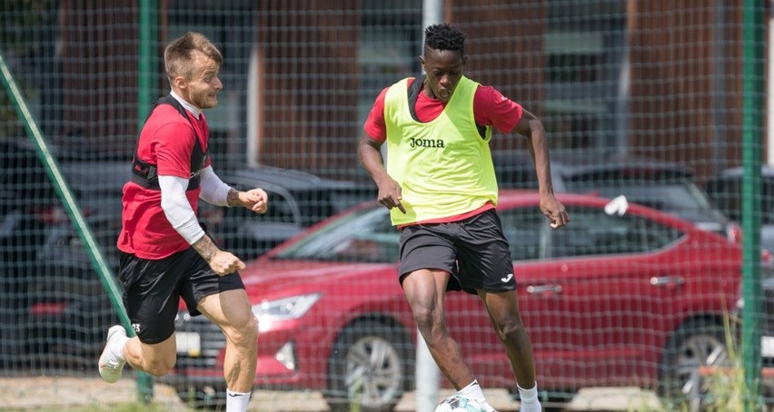 Pierwsza liga piłkarska.  Klęska Widzewa w meczu w Pruszkowie. Radomiak - Widzew 4:1