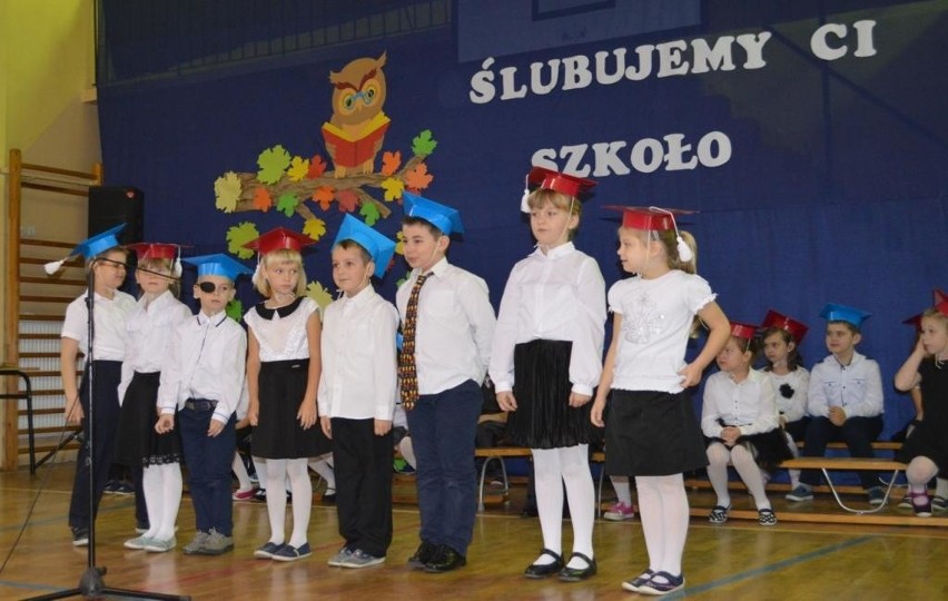 Dzieci pod opieką wychowawców - Lucyny Siecińskiej i Anny...