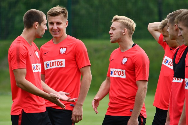 Paweł Tomczyk i Kamil Jóźwiak pokazali się z dobrej strony w meczach reprezentacji U-21, a co najważniejsze dla Dariusza Żurawia, wracają w dobrych nastrojach i bez kontuzji. W innym nastroju może być Robert Gumny, który nie zagrał w pierwszej reprezentacji ani minuty.