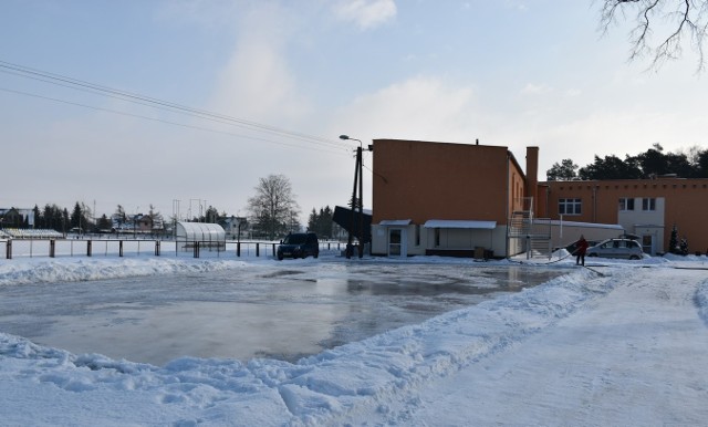 Lodowisko przy Centrum Sportu i Rekreacji w Sępólnie działa od soboty (13.02.)